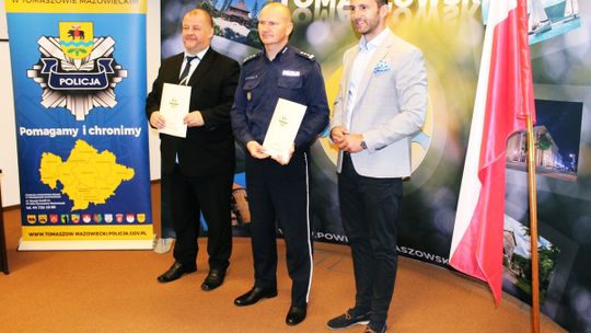 Ponadnormatywnie z pieniędzy samorządowców 