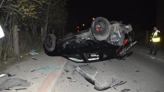 Porsche wylądowało na dachu - kierowca nie miał uprawnień