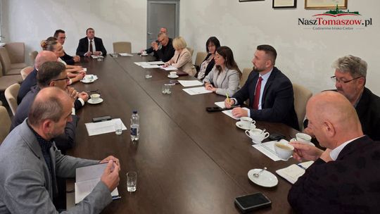 Powiat chce utrzymać jedną linię i uruchomić drugą. Teraz czeka na deklaracje samorządów