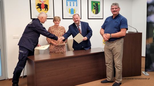 Powiat Tomaszowski dofinansuje zakup policyjnego radiowozu