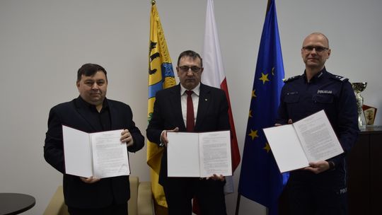 Powiat Tomaszowski sfinansuje dodatkowe patrole policji. Jest porozumienie na 2026 rok