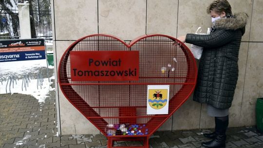 Powiat zakupił pojemniki na plastikowe nakrętki 
