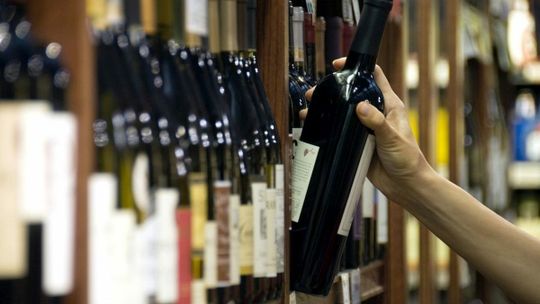Powiększa się liczba miast, w których nie kupimy alkoholu nocą