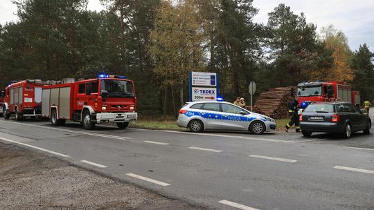 Pożar w zakładzie produkującym oleje; sytuacja opanowana, ale akcja trwa