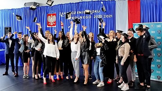 Pożegnanie absolwentów z Nadrzecznej 2021