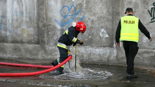 Pozrywane dachy, połamane drzewa, tornado. Krajobraz po burzach. Nasi strażacy interweniowali ponad 60 razy