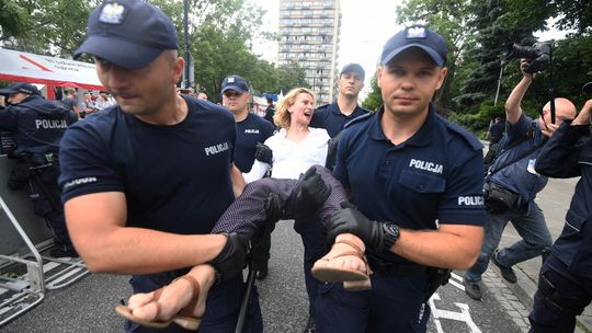 Prawym okiem: ludzie, co się z nami dzieje?