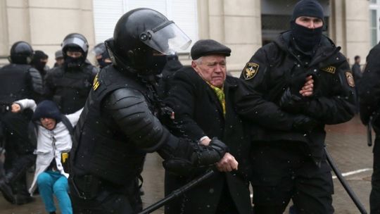 Prawym okiem: PO lubić Łukaszenkę