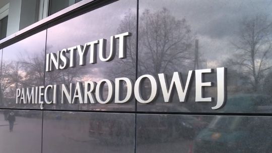 Prawym okiem: taniec głupca z szamanem