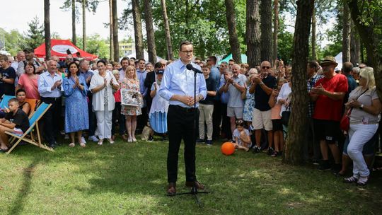 Premier: będziemy utrzymywali wszystkie programy społeczne