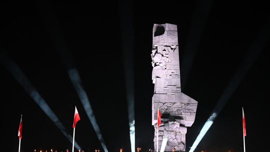 Premier na Westerplatte: dziś nie powiemy "nigdy więcej wojny", musimy powiedzieć "nigdy więcej samotności"