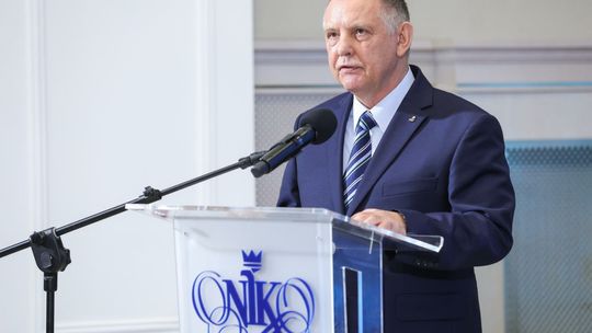 Prezes NIK: większość środków przekazanych przez państwo samorządom była dzielona uznaniowo