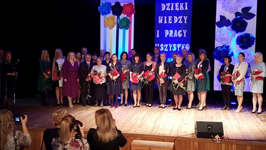 Prezydent nagrodził nauczycieli szkół podstawowych i przedszkoli