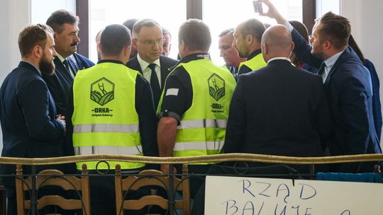Prezydent spotkał się z protestującymi rolnikami
