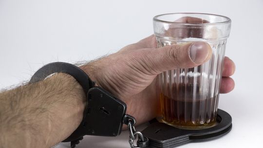 Problem pracodawców. Rośnie liczba zwolnień L4 spowodowanych nadużywaniem alkoholu