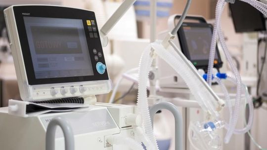 Prof. Dąbrowski: pacjent leczony z użyciem respiratora może i powinien ćwiczyć
