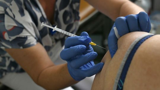 Prof. Kuchar: u kobiet w ciąży szczepienia przeciwko COVID-19 należy rozważać indywidualnie