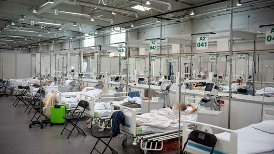 Prof. Kuna: trzeba robić wszystko, aby pacjenta z COVID-19 nie podłączać pod respirator