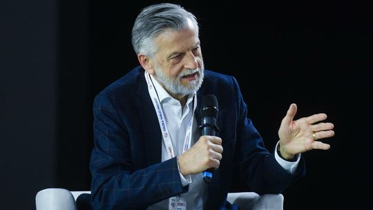 Prof. Zybertowicz dla PAP: bez podjęcia radykalnych działań powstrzymanie degradacji intelektualnej ludzkości spowodowanej rozwojem technologii cyfrowych jest niemożliwe