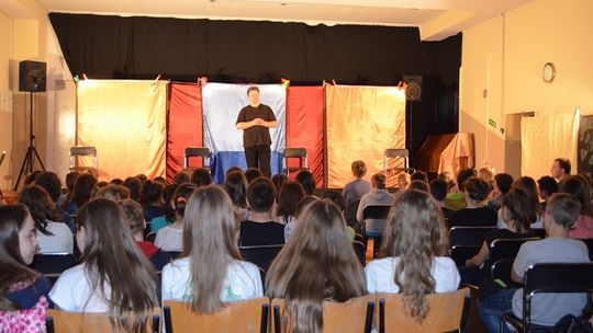 Profilaktyczno - edukacyjny spektakl w DOK-u relacja