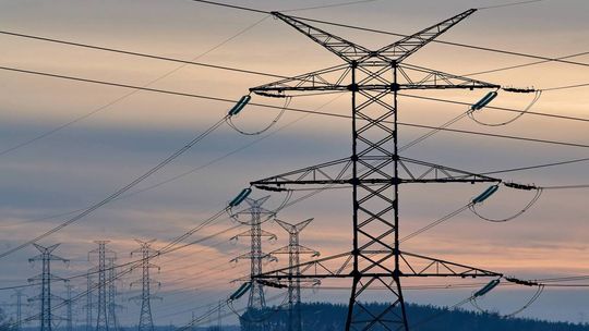 Projekt: koszt zamrożenia maksymalnej ceny prądu w 2025 to ok 5,5 mld zł