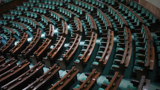 Projekt noweli ustawy o wykonywaniu mandatu posła i senatora trafił do Sejmu