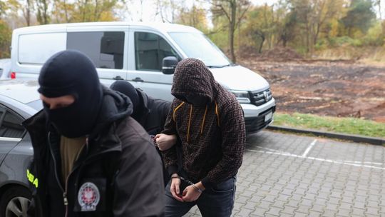 Prokuratura wnioskuje do sądu o utrzymanie decyzji o aresztowaniu twórcy Red is Bad (opis)