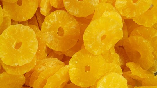 Przepyszne owoce kandyzowane - słodki dodatek do deserów i wypieków