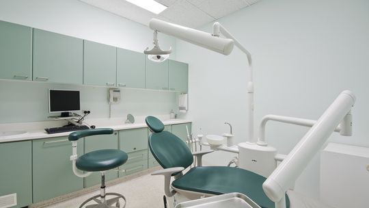 Przez wzrost cen usług dentystycznych Polacy poważnie zaniedbują zdrowie jamy ustnej