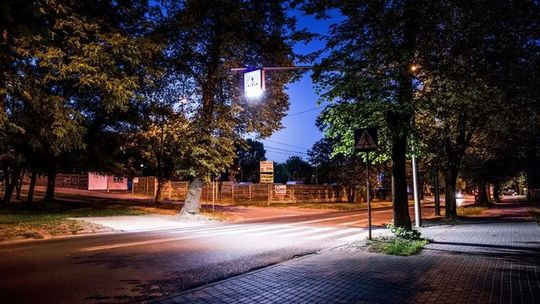 Przy tomaszowskich szkołach będzie bezpieczniej. Miasto wykona m.in. kolejne, specjalne przejścia dla pieszych