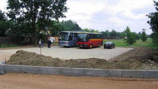 Przyspieszenie prac przy budowie parkingu