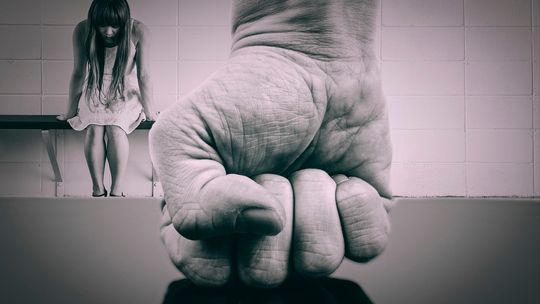 Psycholog kliniczny: przemocowcami są mężczyźni i kobiety (wywiad)