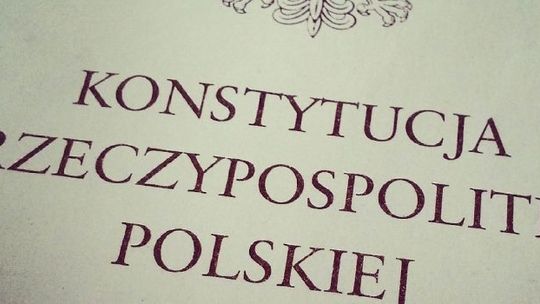 Publiczne czytanie Konstytucji Rzeczpospolitej Polskiej