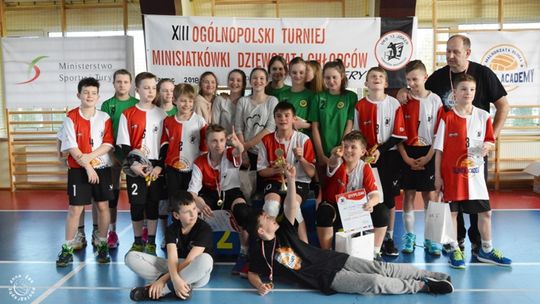 Puchar Małgorzaty Glinki  dla minisiatkarzy z Tomaszowa Mazowieckiego i Kędzierzyna - Koźla.
