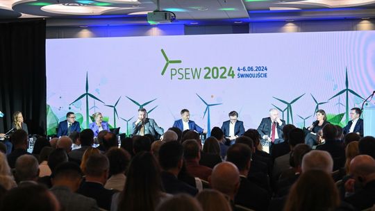 Raport: 45,9 proc. Polaków dobrze ocenia proces modyfikacji gospodarek i sieci energetycznych