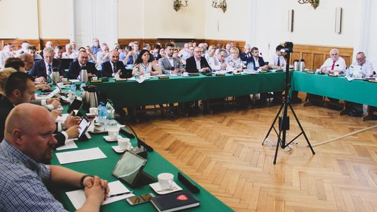 Raport nie wszystkim się podobał. Radni PO przeciw wotum zaufania dla Prezydenta