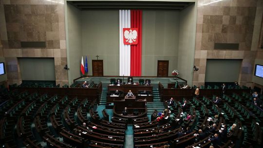 Raport: niepewność polityczna to główne ryzyko, na które wskazują największe firmy