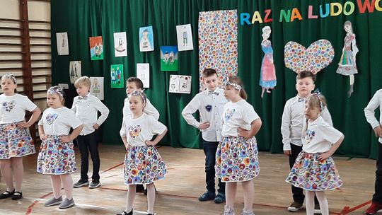 Raz na ludowo... dwa patriotycznie