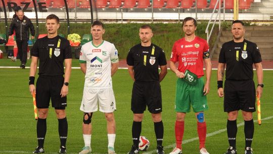Remis z kontrowersjami