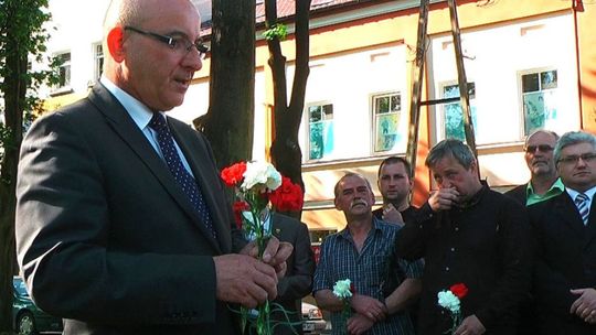 Rocznica na skwerze