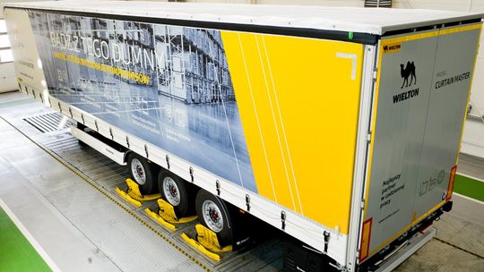 Rodzina naczep kurtynowych marki Wielton – najlepsze rozwiązania transportowe dla biznesu