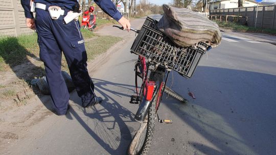 Rowerzystka z pierwszeństwem