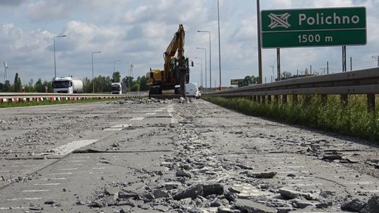 Rozbierają fragment ósemki. beton się jednak nie sprawdził?