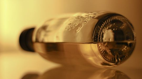 Rząd chce jeszcze bardziej ograniczyć reklamę alkoholu. Polacy są przeciwni