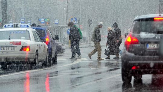 Rzecznik ITS: w warunkach zimowych opony letnie mogą wydłużyć drogę hamowania nawet o 30 proc.