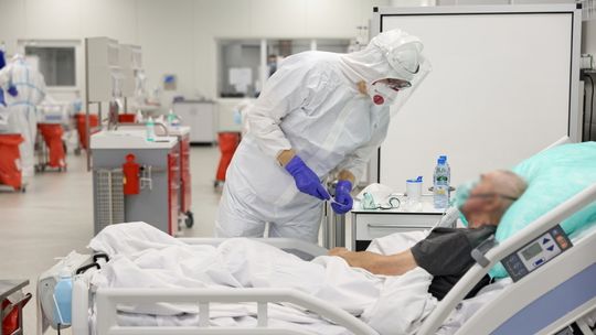 Rzecznik MZ: od wtorku działa już 18 szpitali tymczasowych