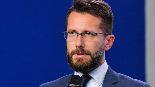 Rzecznik PiS: nie zostawiamy Polaków samych sobie; w Sejmie projekty dot. rosnących cen energii