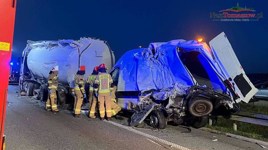 S8 po wypadku, w którym zginęły dwie osoby, będzie zablokowana do godz. 11 (aktl.)