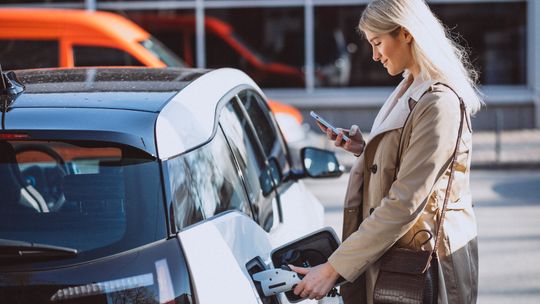 Samochód elektryczny dla każdego. Czy to rzeczywiście możliwe?