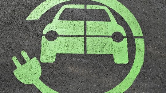 Samochodów elektrycznych na naszych drogach coraz więcej